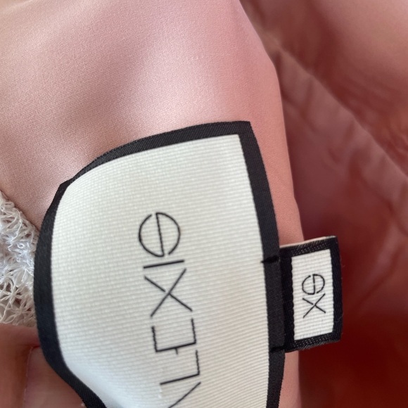 Alexis Dress Arleigh White Lace Ruffle Open Back Cocktail Mini XS Zipper Floral - Picture 2 of 13